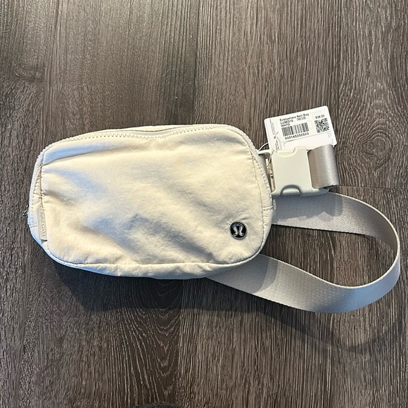 lululemon athletica Handbags - Lululemon belt bag